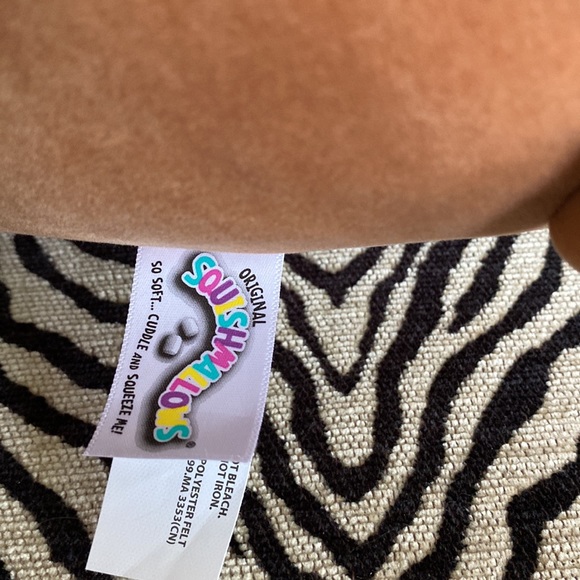 Corgi Dog Squishmallow EUC Hugs Squishes Heart Valentine Love - Picture 5 of 6